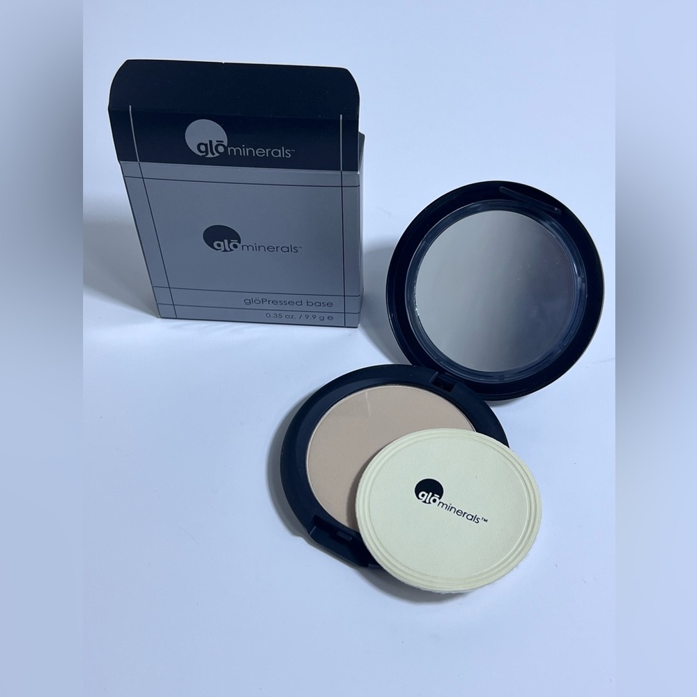 gloMinerals Pressed Base Natural FAIR .35 oz / 9.9 grams new in Box